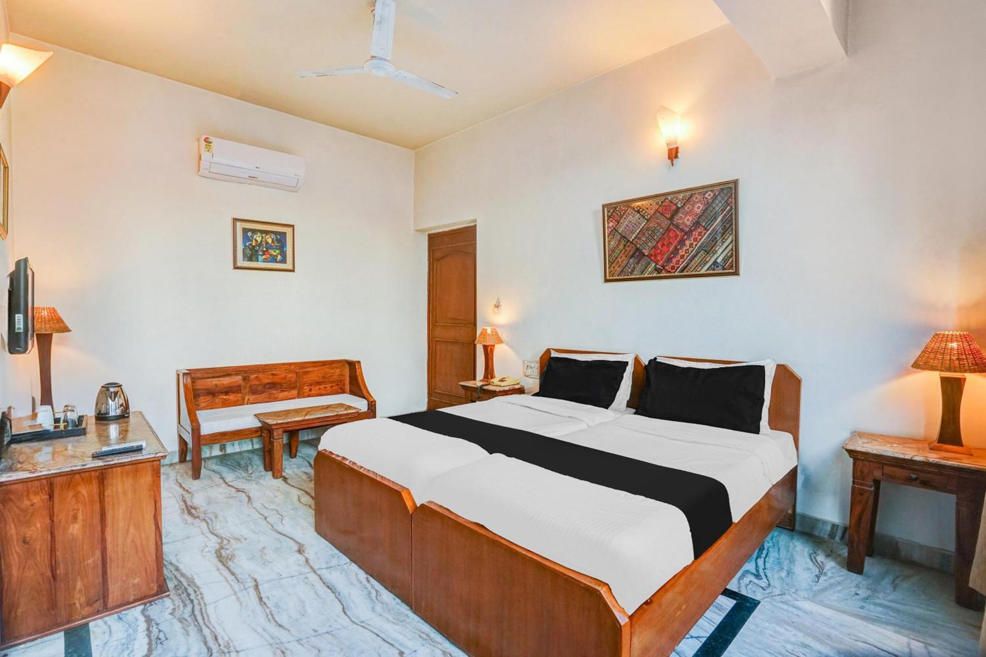 Super Hotel O Sansarchandra Road Formerly Luna Rosa Jaipur Buitenkant foto