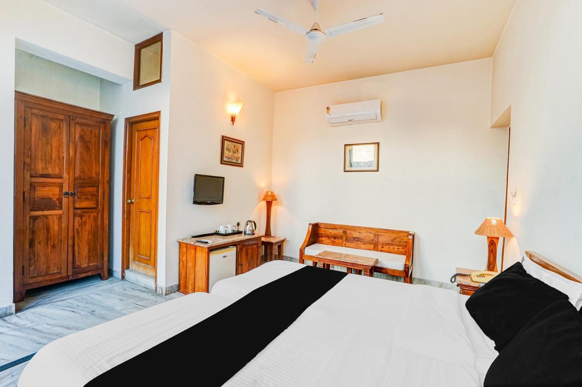 Super Hotel O Sansarchandra Road Formerly Luna Rosa Jaipur Buitenkant foto